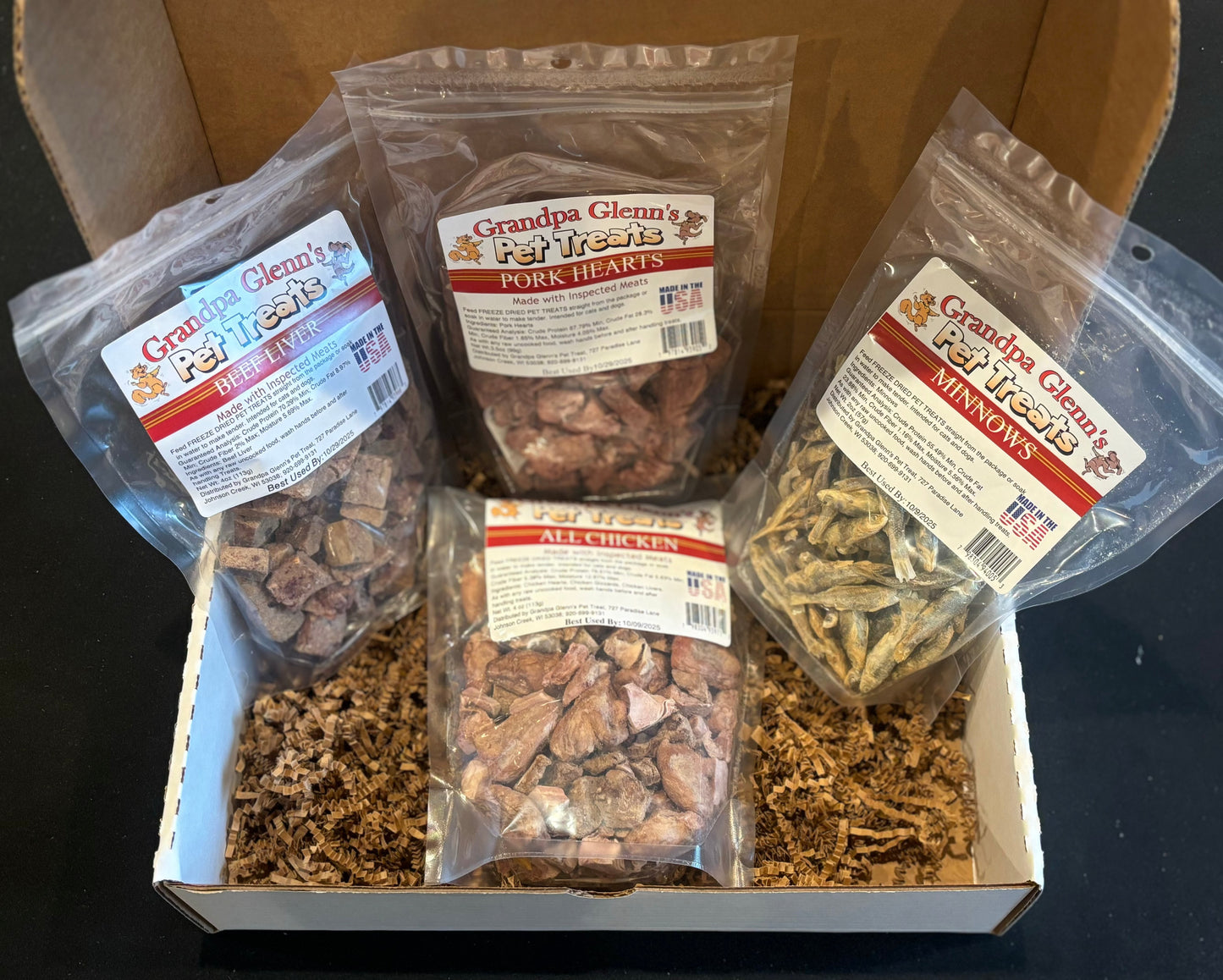 Pet gift box with your choice of 4 natural treats, like pork hearts, minnows, beef liver bites, chicken and others.