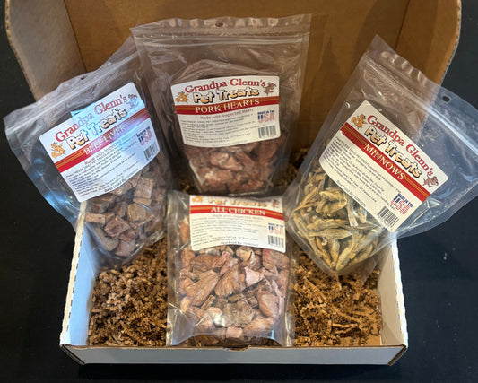 Pet gift box with your choice of 4 natural treats, like pork hearts, minnows, beef liver bites, chicken and others.